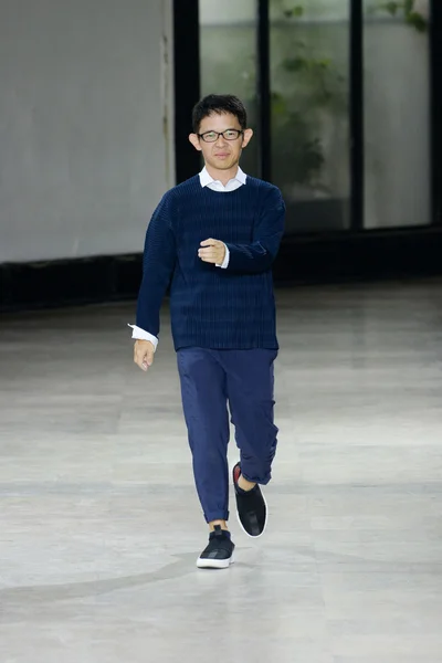 Look 32